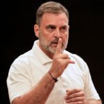 નરવણેનું પુસ્તક લઈને સંસદ પહોંચ્યા, કહ્યું- જો પીએમ મોદી આવશે તો હું તેમને ભેટ આપીશ